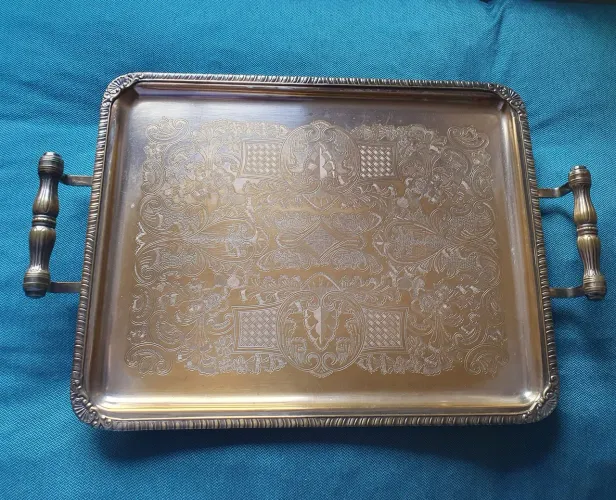 Bandeja antiga espessurada à prata