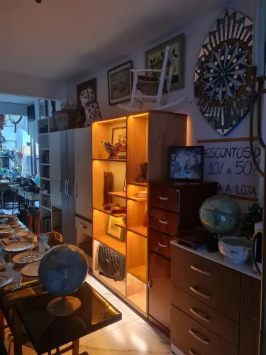 Estante vitrine 2 lados com iluminação