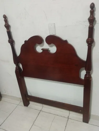 Cabeceira Antiga de Cama de Solteiro