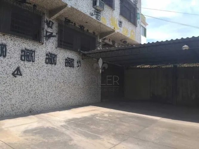 Galpão na Av. Pastor Martin Luther King Junior.