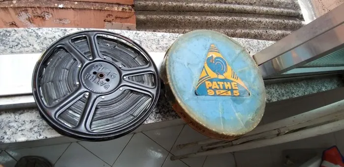 Urgente! Filmes 9.5mm ano 1905, e carretel ,leia