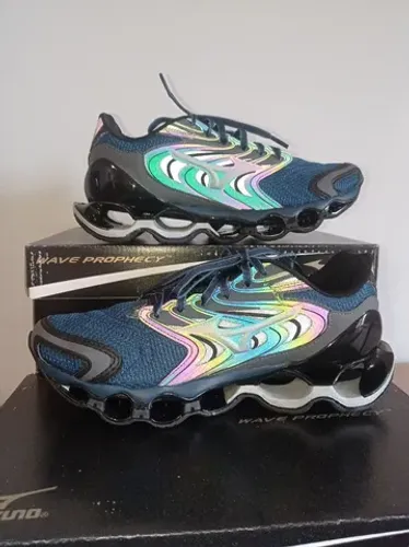 Último lançamento da Mizuno pro 12 s