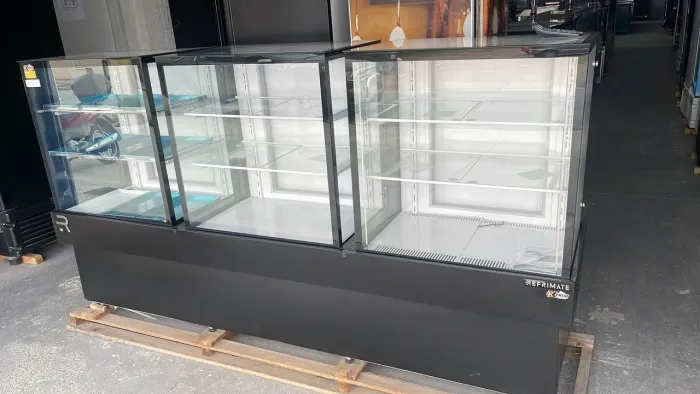 Vitrine tripla aquec/refrigerada e neutra- Refrimate (IRIS)