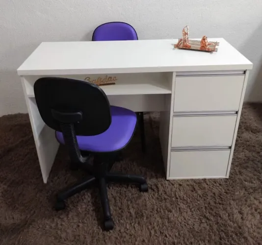 Mesa para alongamento de unhas ou estudos 