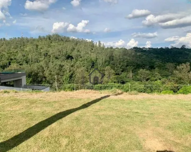 Terreno à venda no Condomínio Sol Vinhedo Village.