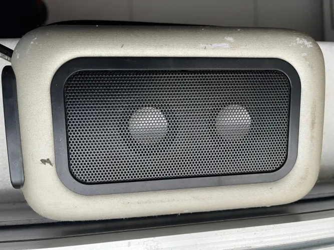 Caixa de Som iHome portátil - Comporta seu celular dentro para tocar as músicas