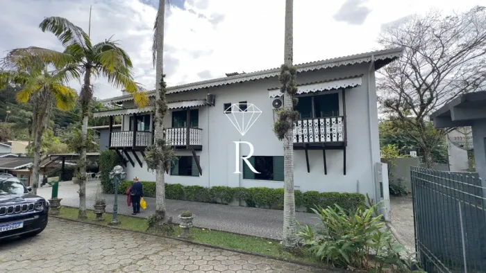 Casa comercial na Carvoeira