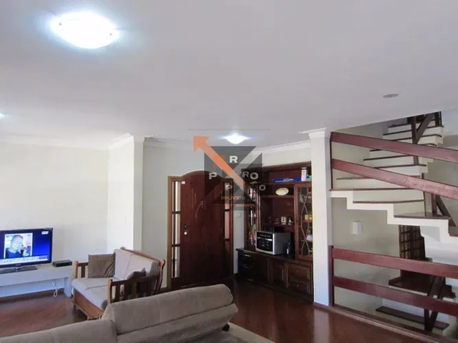 LINDO SOBRADO 344M² A.C-3 SUÍTES SENDO 1 MASTER-DEP. EMPREG COMPLETA-8 VAGAS-QUINTAL-AQUEC