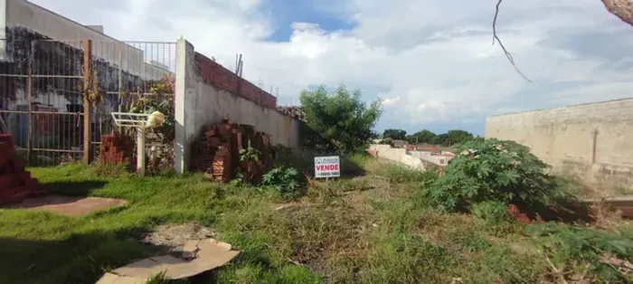 Maringá-Pr / Jardim Everest /meio lote 150 m2, aceita carro