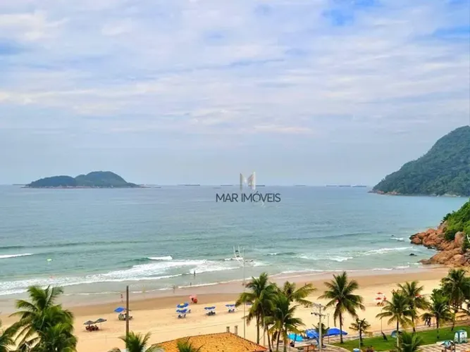 Cobertura em excelente localização a 100 metros da praia do Tombo no Guarujá!