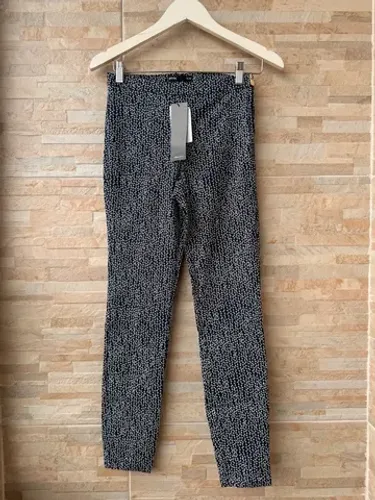 Calça de tecido Hering azul estampada, tamanho 36.
