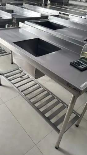 Pias industriais a pronta entrega e sob medidas 