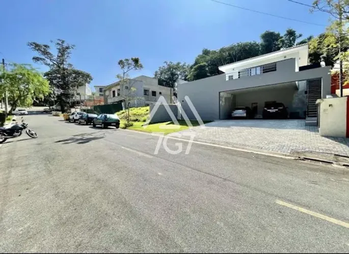 CASA EM CONDOMÍNIO À VENDA NA GRANJA VIANA