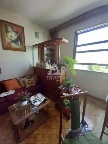 Excelente apartamento no Flamengo com três quartos sendo uma suíte