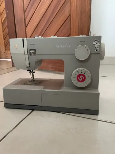 Máquina de Costura Singer Doméstica Facilita Pro 4411