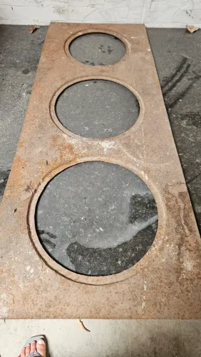 Chapa de ferro fundido antiga para fogão à lenha