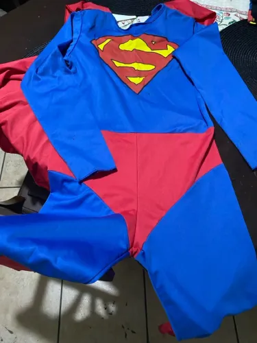 Vendo roupas de personagens