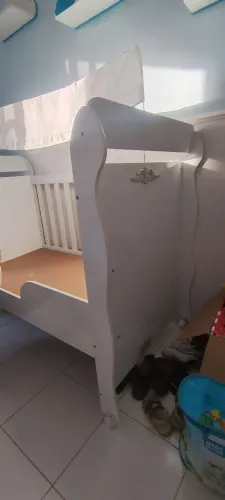 Berço Branco com Design Clássico