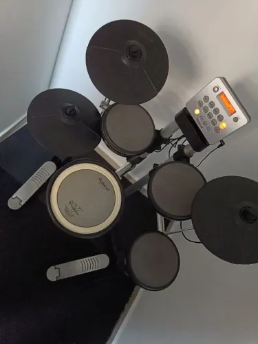 Bateria eletrônica Roland HD3 + brinde 