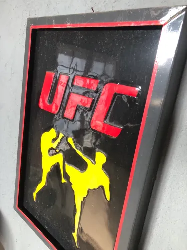 Placa antiga de metal UFC