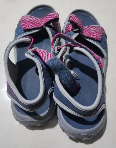 Sandálias Quechua Azul e Rosa