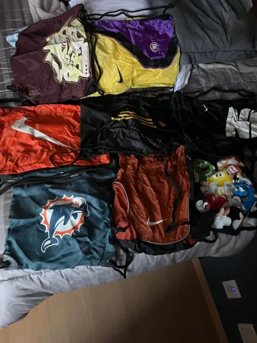 Lote de Sacolas Esportivas Nike e Outras Marcas