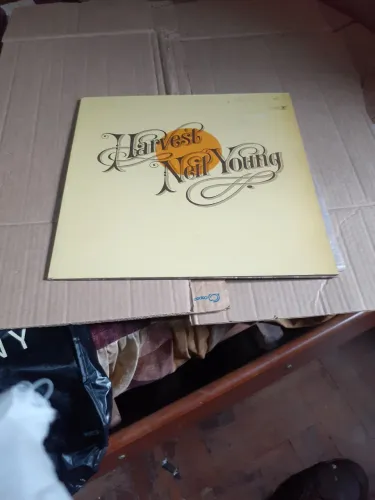 Lp NEIL YOUNG  harvest