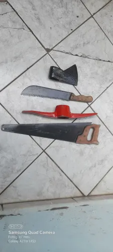 Ferramentas machado.facão.serrote.picareta.
