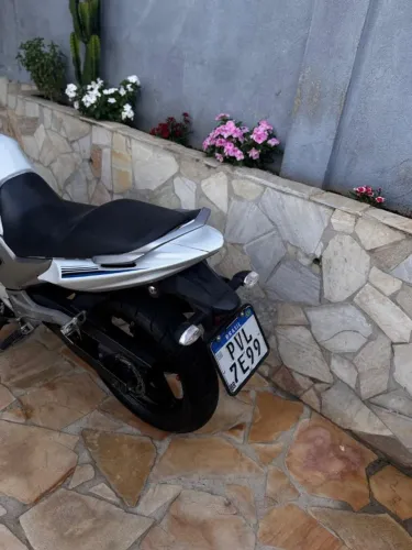 YAMAHA FAZER YS250 2015 BRANCA - OPORTUNIDADE! Revisada e Documento em dia.