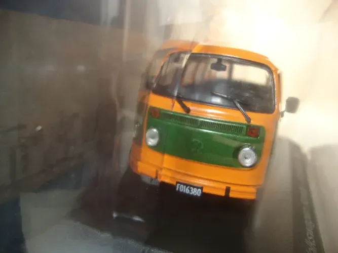 Miniatura - Salvat - Volkswagen - Kombi S.E.G.B.A. 1983 - 1:43 - Importada, Lacrada