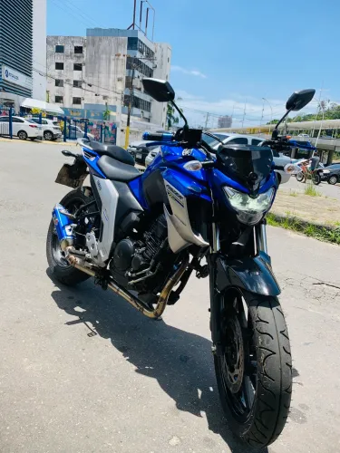 YAMAHA FAZER 250 ESPORTIVA