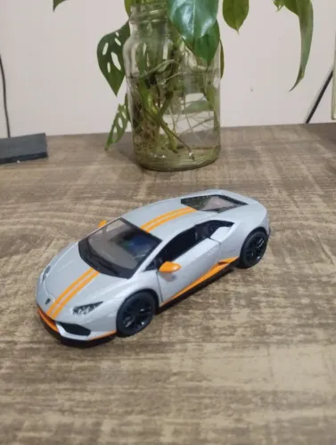 Miniatura Lamborghini Fricção Huracan 610-4 Avio - 12cm de Comprimento