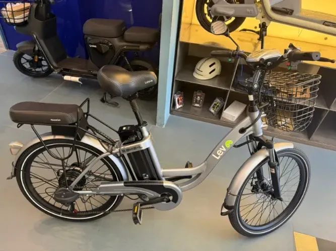 E-BIKE L / 1 ANO DE USO / BATERIA 0