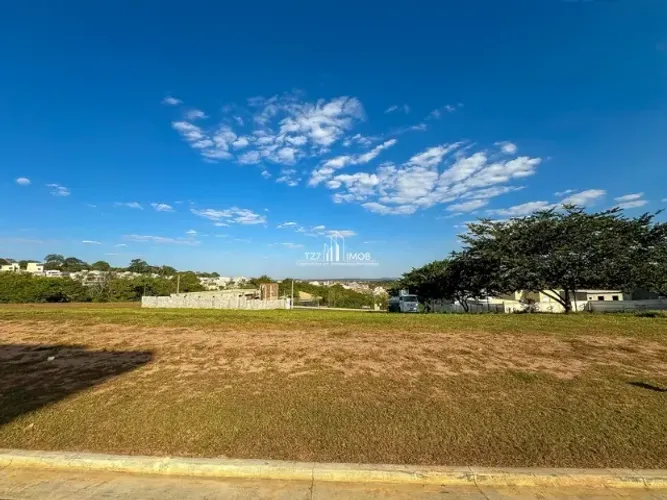Lote Jardins Nápoles com 361,37 m² -Entrada R$ 22.980,38, pegamos moto ou carro na entrada