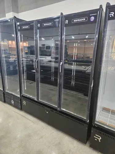 expositora refrigerada 3 portas multiuso para mercados e conveniências 