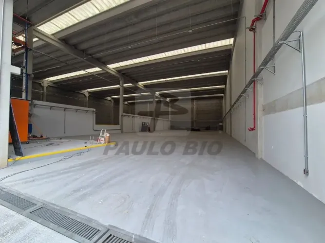 Galpão com Doca em Condomínio Próximo a Jacu Pêssego em São Paulo - SP