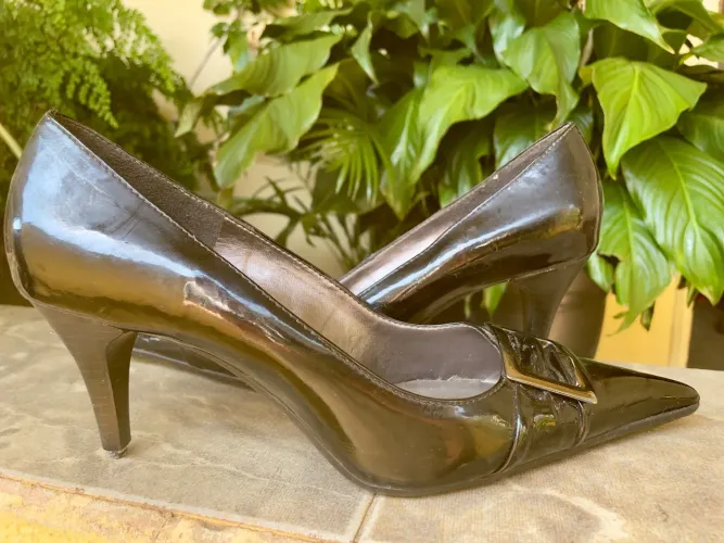 Scarpin de Salto Alto Preto com fivela