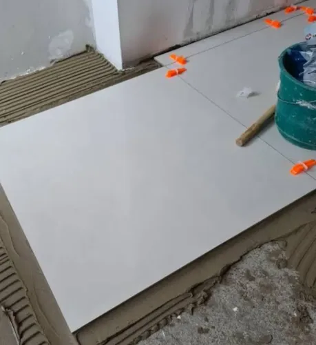 Pedreiro de acabamento (Azulejista)