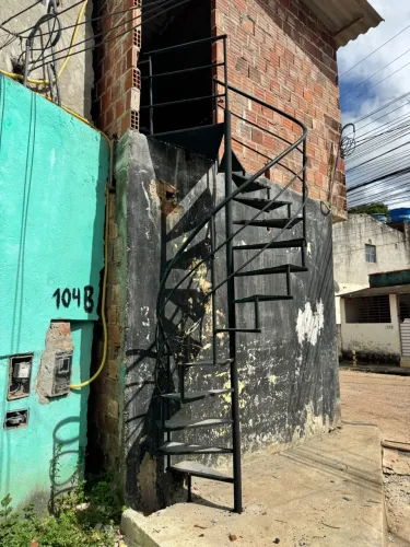 Escada em espiral para área externa