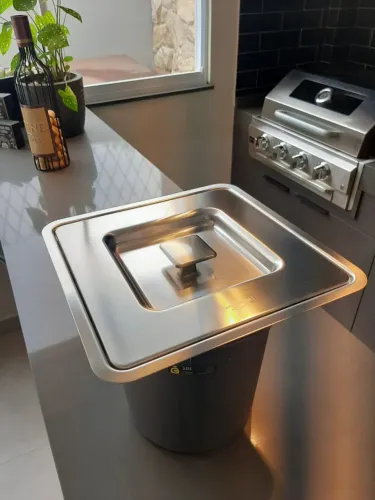 Lixeira de Embutir Tramontina Clean Square em Aço Inox - Novo