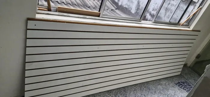 Painel exposição produtos 1.20 x 2.70 + ganchos