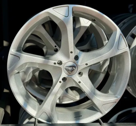 Rodas Volcano aro 18 tala 6 furacão 4x100