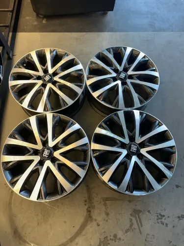 Rodas aro 18 Fiat original sem detalhes