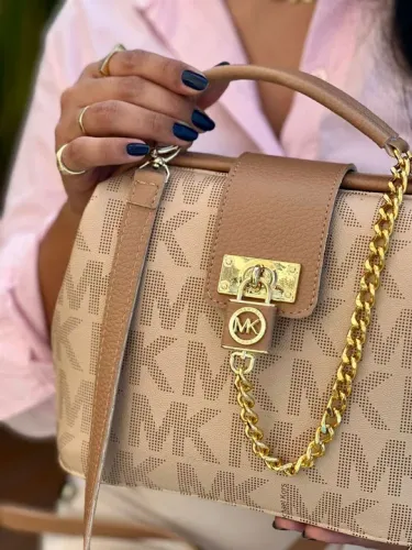 Bolsa Michael Kors Bege com Detalhes Dourados