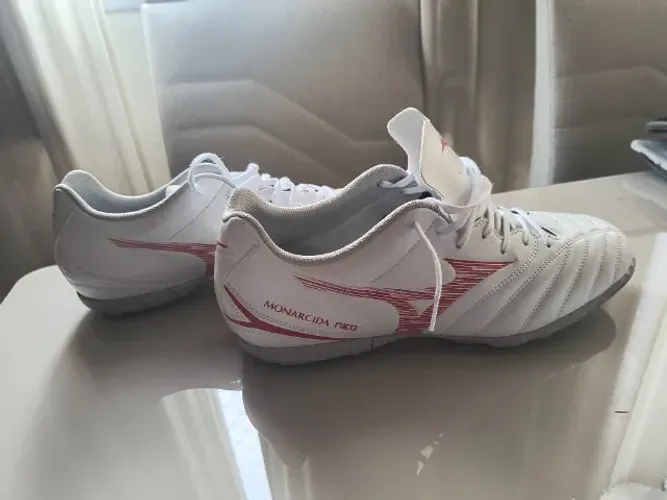 Chuteira society Mizuno