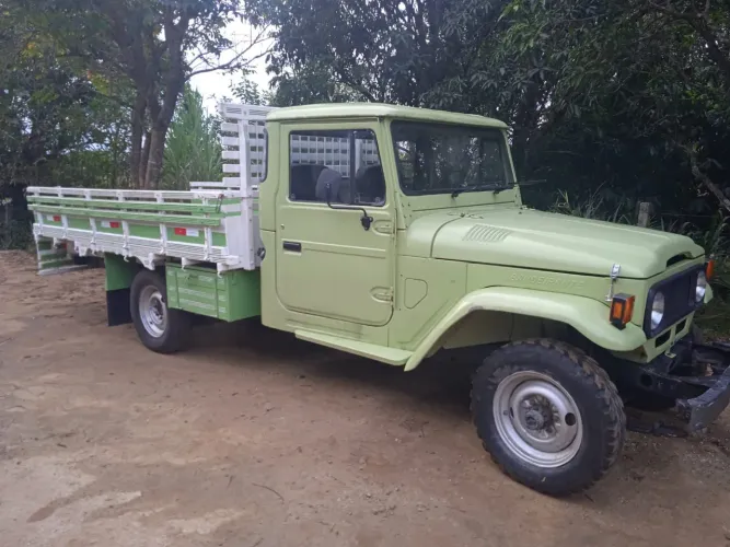 Toyota bandeirante 1973 4X4 leia o anúncio