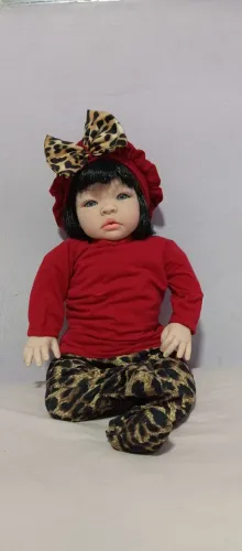 Boneca bebê reborn realista - corpo de pano + roupinhas extras 