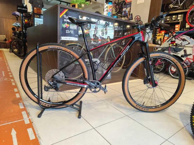 BIKE MTB THRUST CARBON