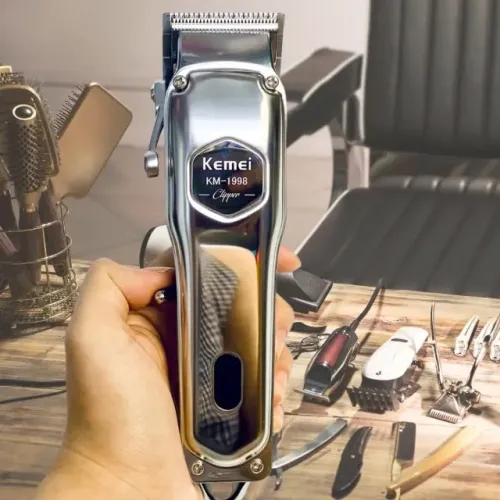 Maquina de Cortar Cabelos Profissional Kemei Sem Fio Km-1998 Cor Prata Voltagem 110v/220v