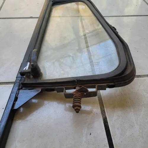 Vende uma reliquia,ventola Quebra vento da TOYOTA Bamdeirante Ford F100 lado direito